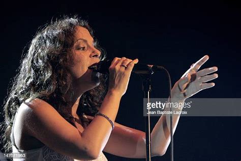 Le Concert Étincelant de Bebel Gilberto à Paris: Un Soirée d'Enchantement Brésillien!