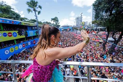 Le Spectacle Scintillant d'Ivete Sangalo: Un Mélange Inoubliable de Samba et de Pop!