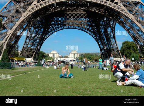 Quavo's Parisian Rendezvous: A Night of Musical Magic Under the Eiffel Tower